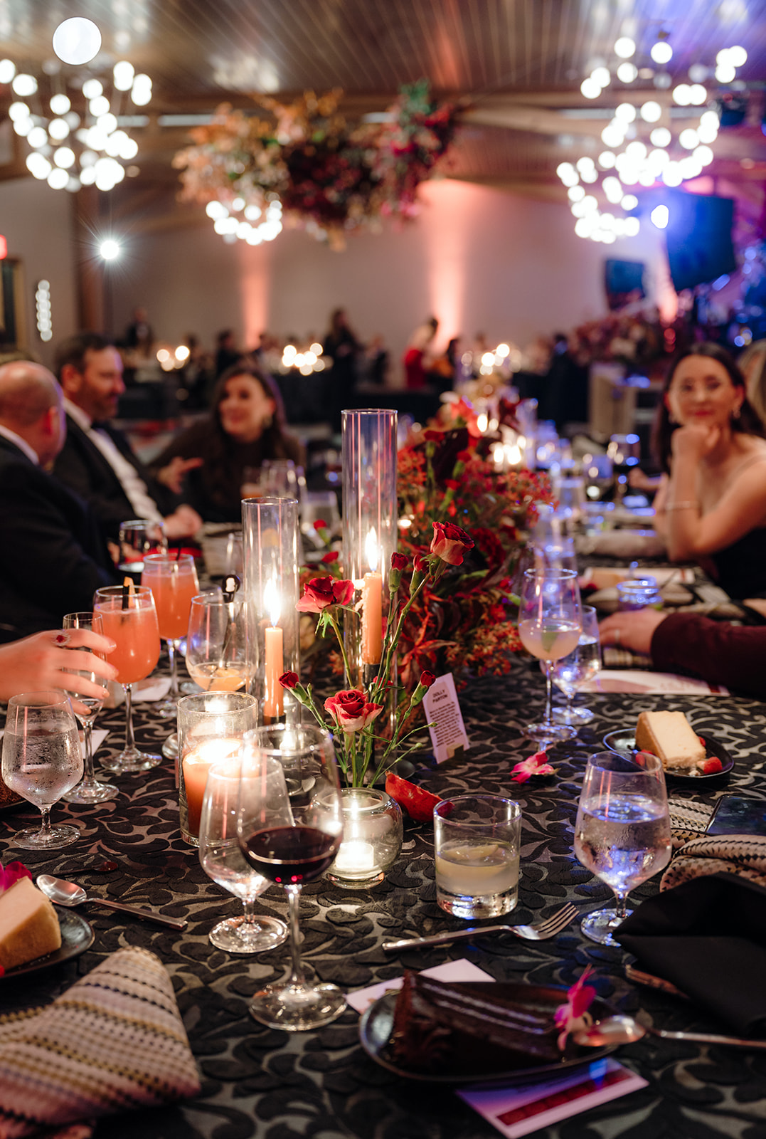 guests sit at dinner table at Nashville WIPA Gala 